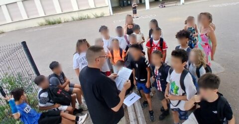 Image de la remise des cadeaux aux CM2